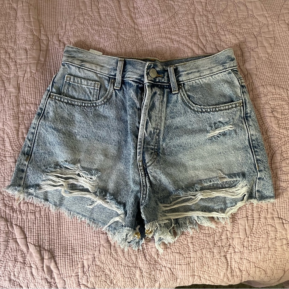 Indigo Ripped Denim Festival Shorts
Brand: Pacsun